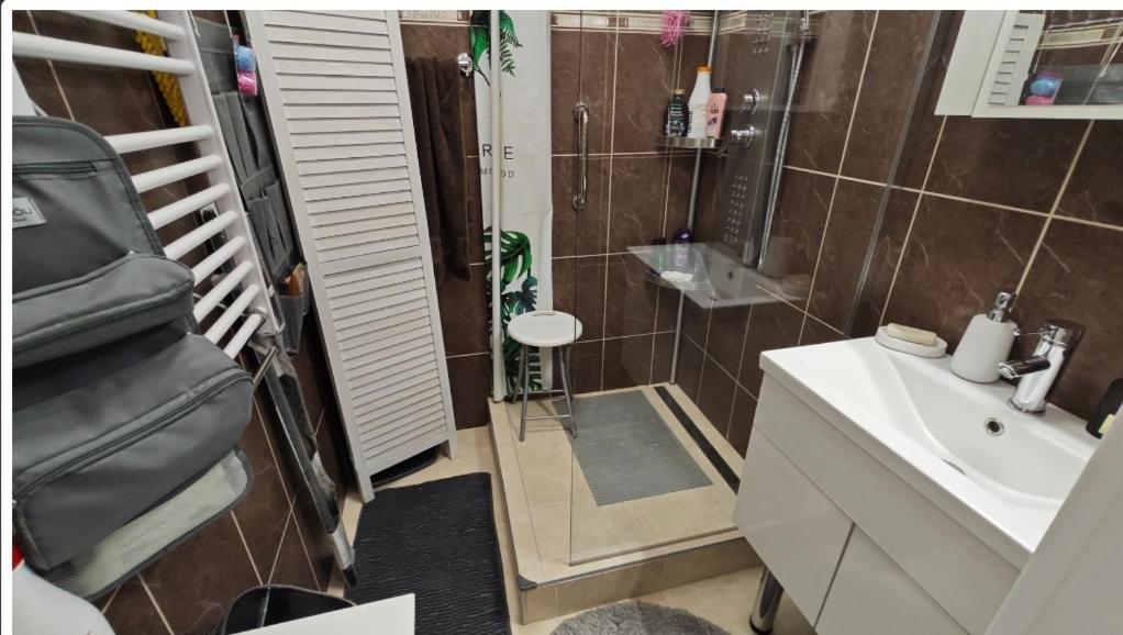 Derkovits Appartman Szombathely Buitenkant foto
